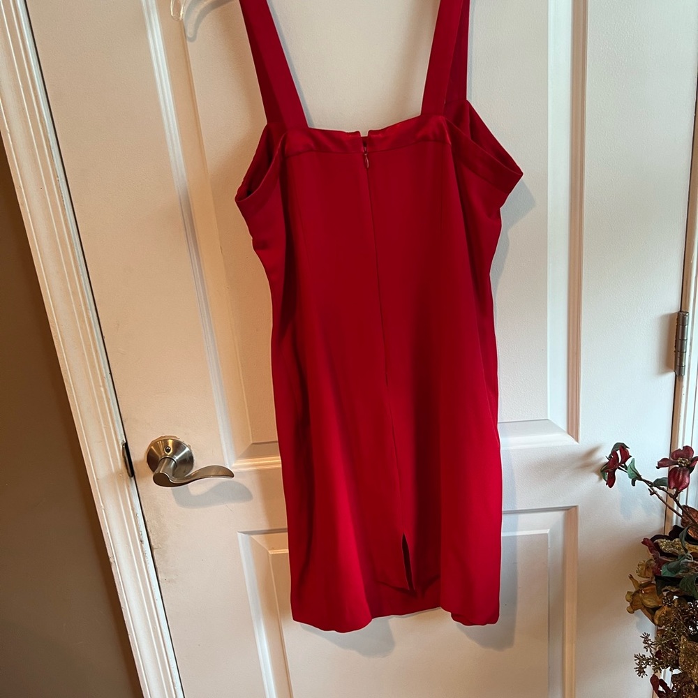 Woman’s Red Dress size 12 small back slit, Rayon - Picture 10 of 13